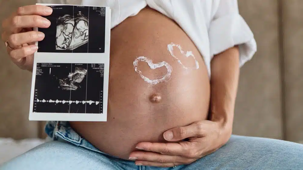 Les signes qui indiquent une possible grossesse de jumeaux